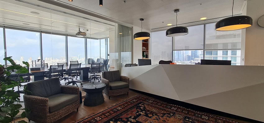 550 מר במגדל רוטשילד - עמדות עבודה