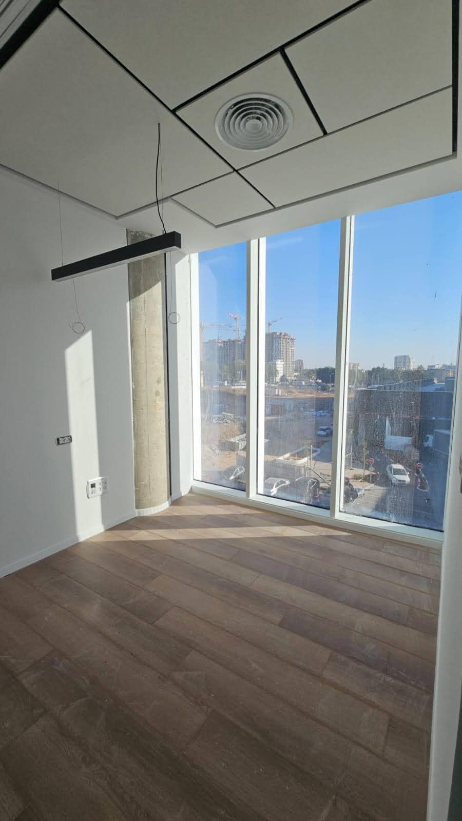 83 מר להשכרה באקרו סביון משרד עם נוף