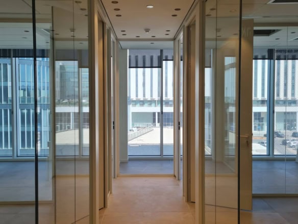 98 מר להשכרה באקרו סביון - לובי