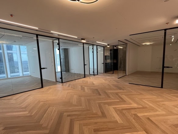 להשכרה במגדל סקיי - חדרי עבודה שקופים ברמת גימור גבוהה