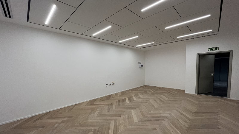 להשכרה במגדל סקיי - ממד ענק עם אפשרות לחדר ישיבות גדול מאוד