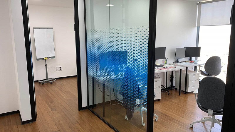 להשכרה במגדלי אלון - עמדות עבודה