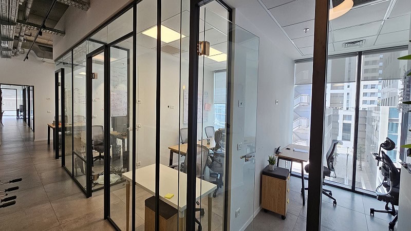 להשכרה במגדלי חג'ג' - חדר עבודה