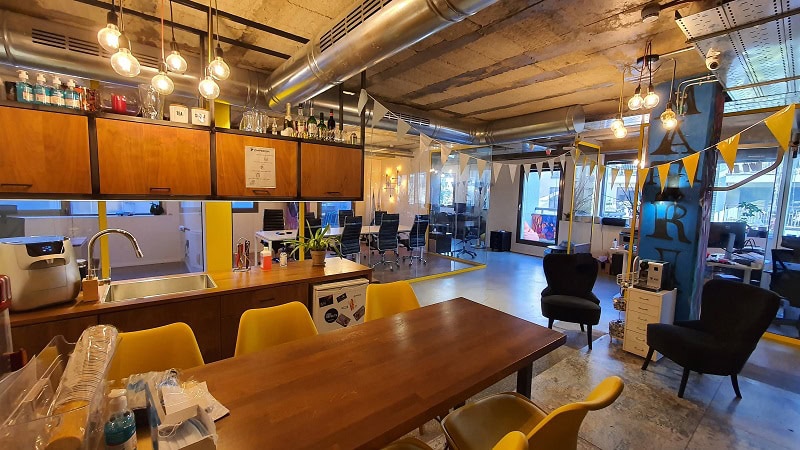 להשכרה בסמוך לרוטשילד 230 מר - מטבח ולאונג'