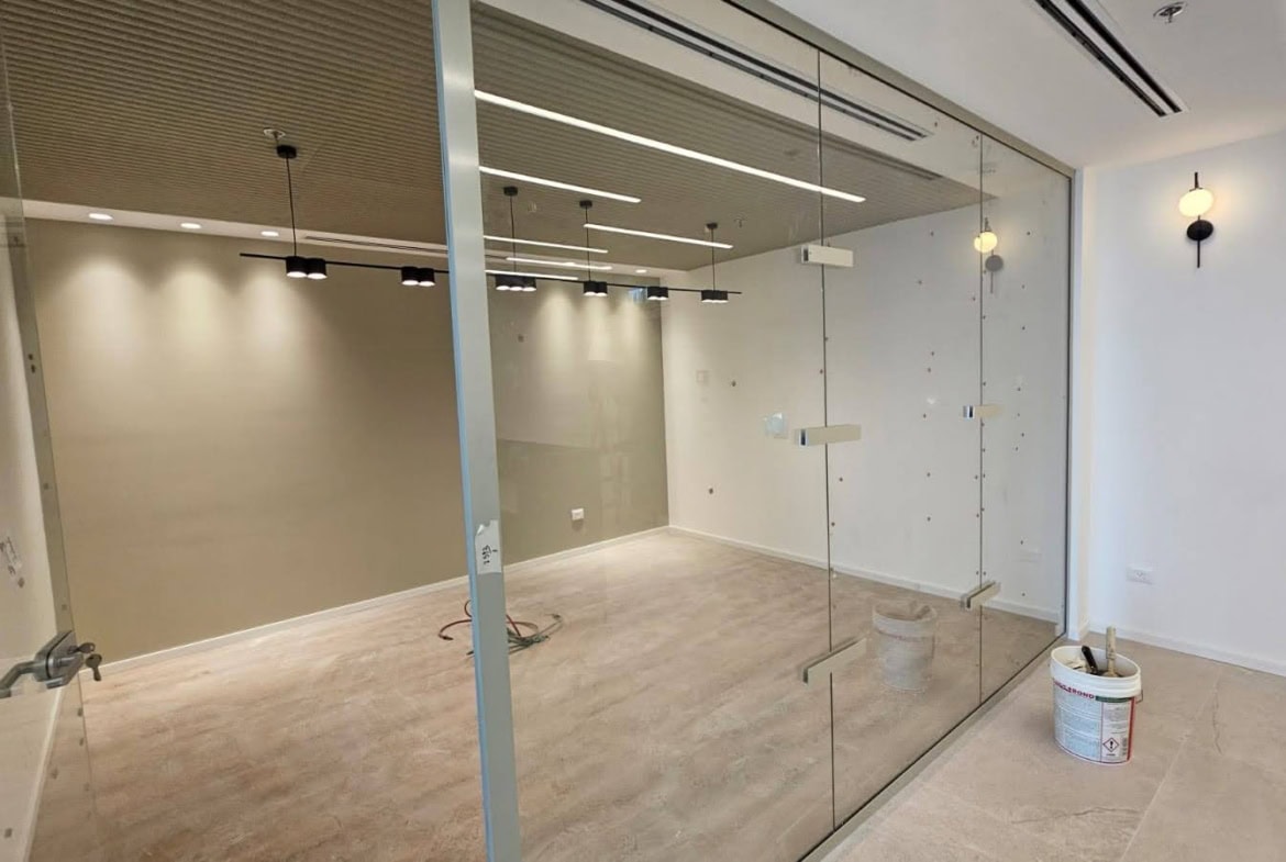 משרד 115 מר להשכרה באקרו קרית אונו - חדר ישיבות