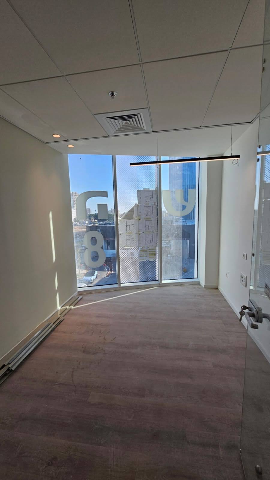 משרד 115 מר להשכרה באקרו קרית אונו - משרד