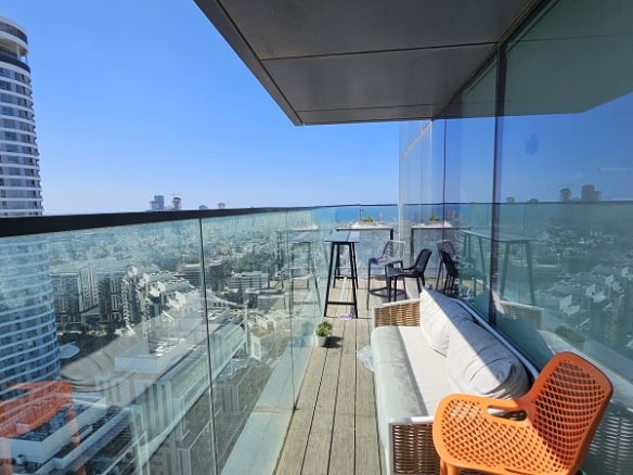 משרד 746 מר להשכרה במגדלי הארבעה - מרפסת