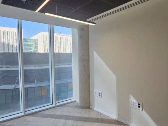 משרד 80 מר באקרו סביון להשכרה חדר מנהל