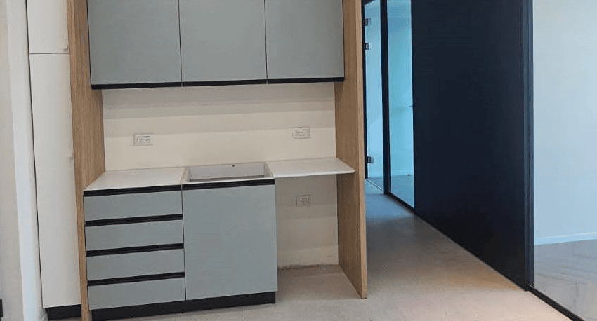 משרד 80 מר באקרו סביון קרית אונו מטבח