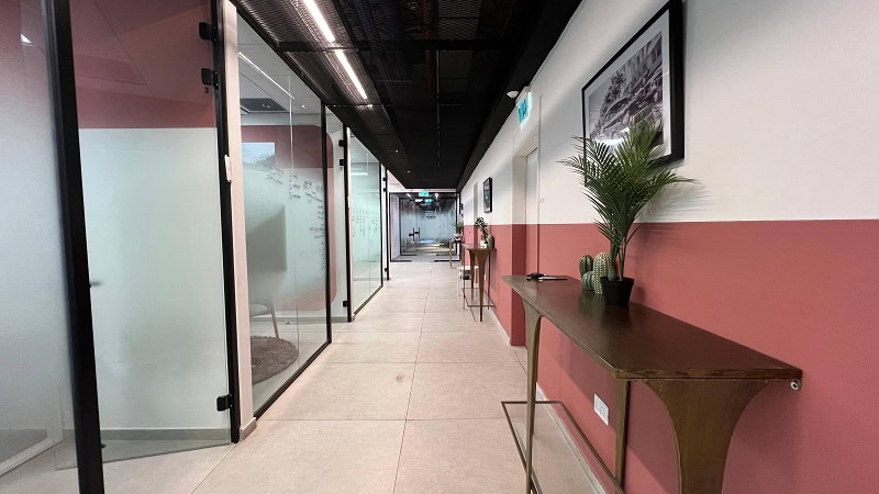 משרד בבית עוז - מסדרון