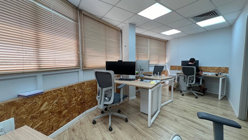 משרד בקרליבך - עמדות עבודה