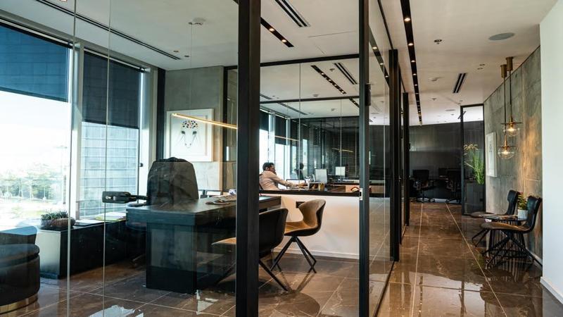 100 מר במגדל WE - משרדים שקופים