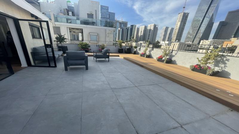 130 מר במונטיפיורי - גג