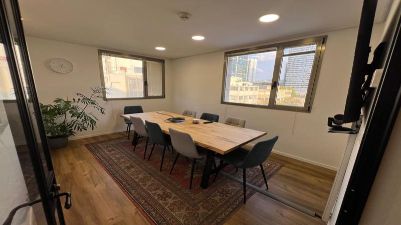 130 מר במונטיפיורי - חדר ישיבות