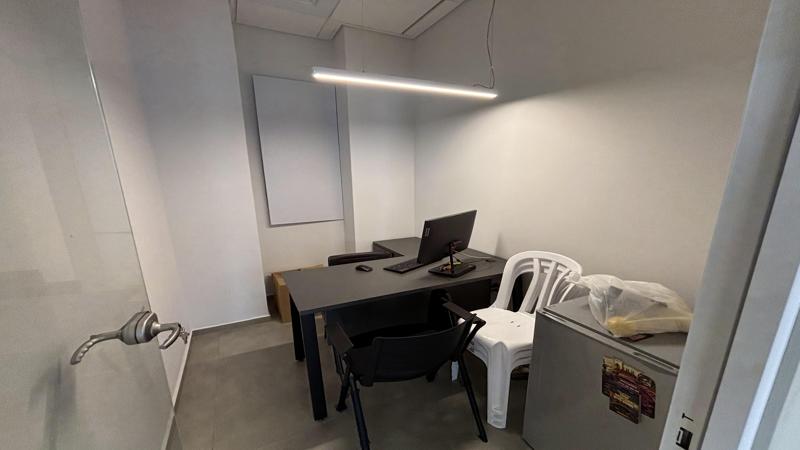 212 מר ביגאל אלון - חדר עבודה