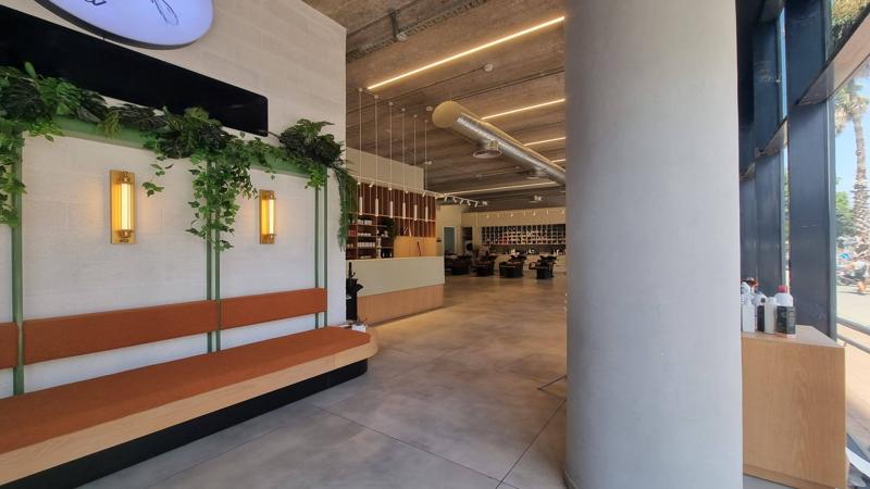 212 מר ביגאל אלון - כניסה