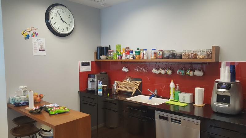 255 מר במגדל רוטשילד 3- מטבחון