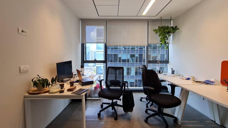 285 מר במגדלי אלון -חדר עבודה