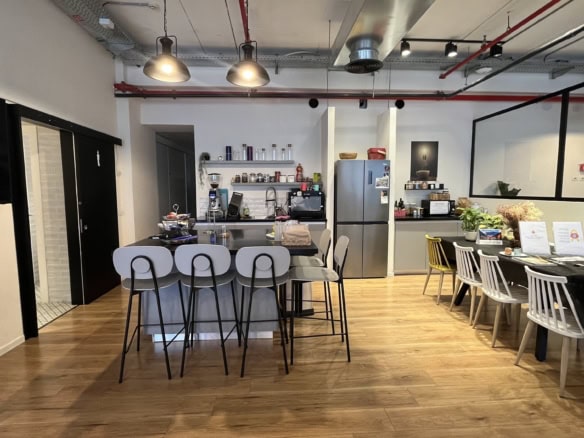 משרד מעוצב 389 מ”ר להשכרה במגדלי אלון