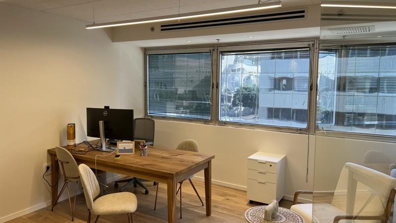 500 מר באמות משפט - חדר מנהל