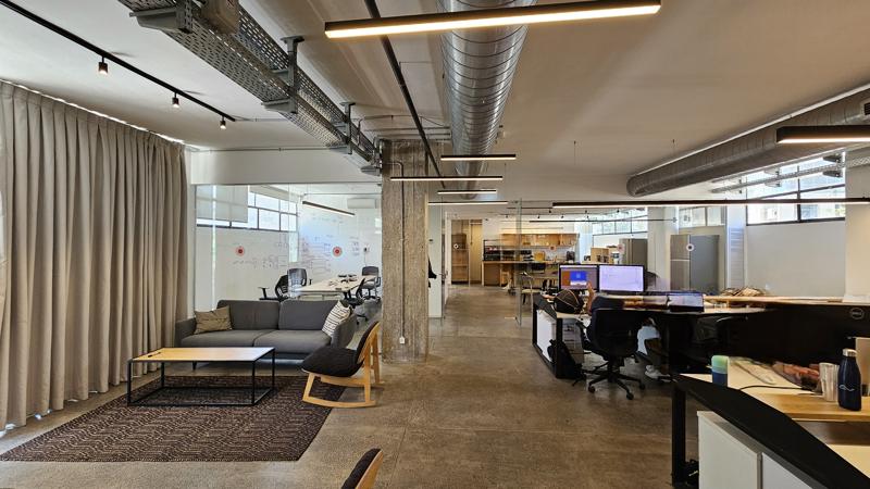 700 מר מודרני בחסן ערפה - עמדות עבודה