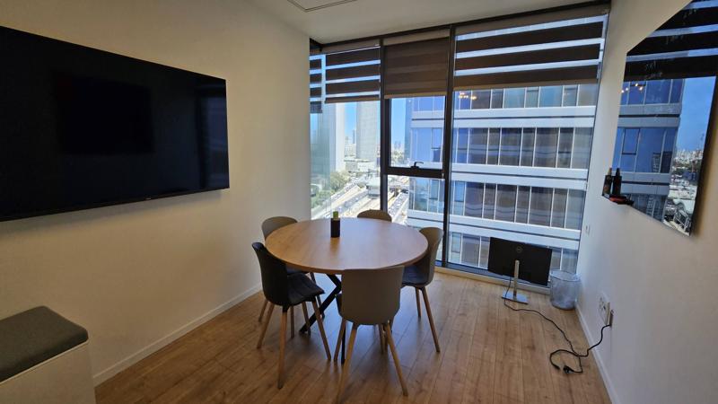 702 מר במגדלי אלון - חדר ישיבות