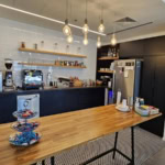 702 מר במגדלי אלון - מטבח