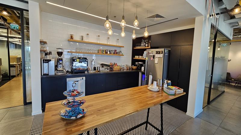 702 מר במגדלי אלון - מטבח