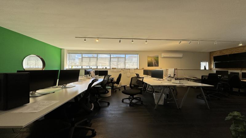 בשכונת מונטיפיורי 200 מר - עמדות עבודה