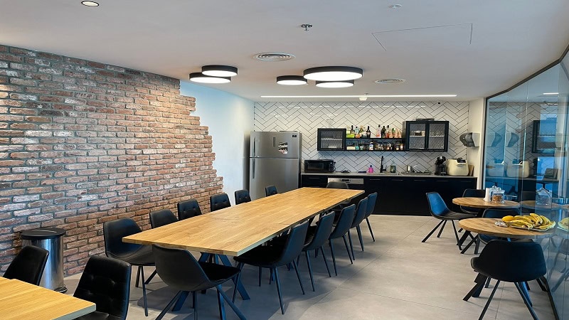 להשכרה במגדלי עזריאלי - מטבח ולאונג'