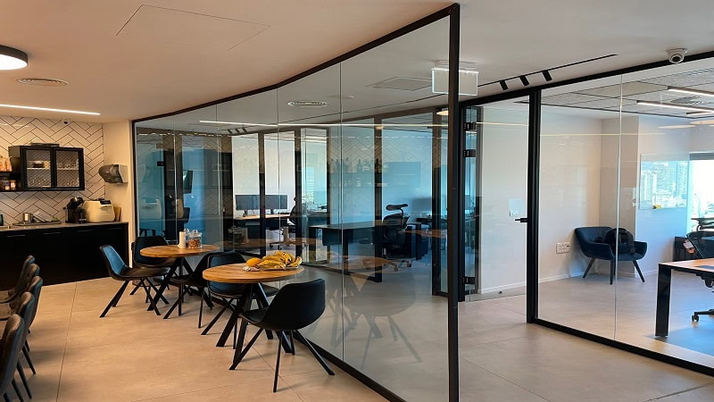 להשכרה במגדלי עזריאלי - מסדרון