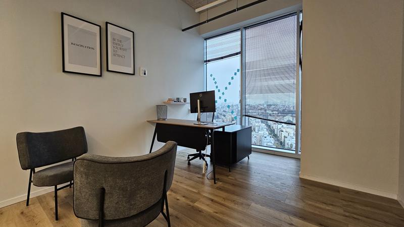 מר מרוהט בעזריאלי טאון - חדר מנהל