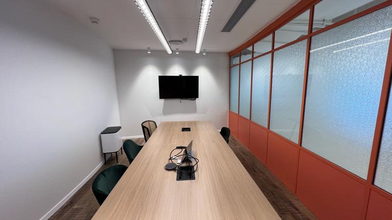 משרד מרוהט במגדלי עזריאלי- חדר ישיבות