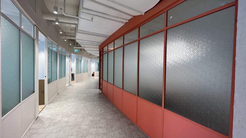 משרד מרוהט במגדלי עזריאלי- מסדרון