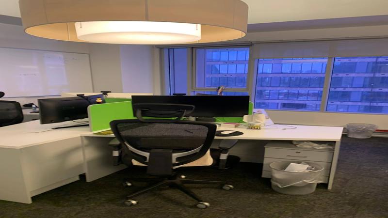 משרד עם מרפסת ביגאל אלון - חדר צוות