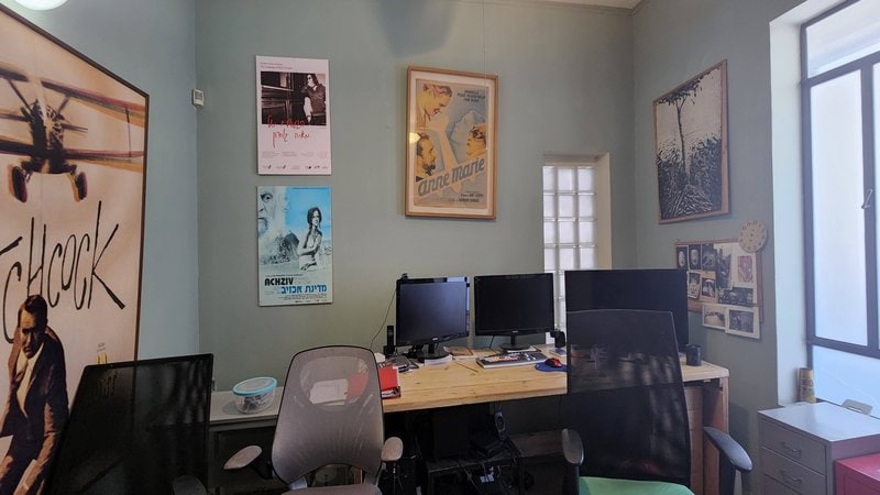 140 מר בשכונת מונטיפיורי - עמדת עבודה