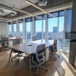 375 מר במגדל סקיי - עמדות עבודה