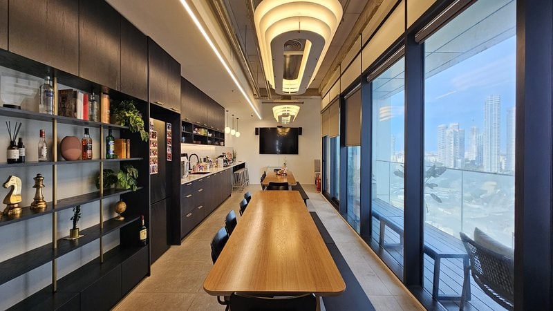 משרד מרוהט במגדל רסיטל - מטבח ופינת אוכל