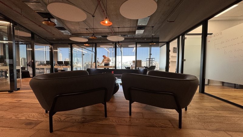 136 מר במגדל WE - לאונג'