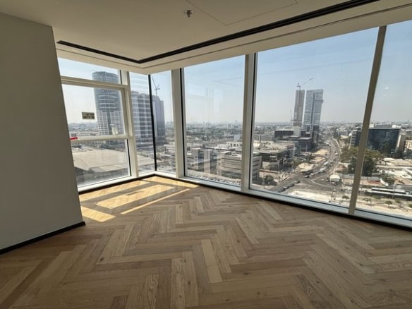 145 מר במגדל סקיי - חדר עבודה עם נוף