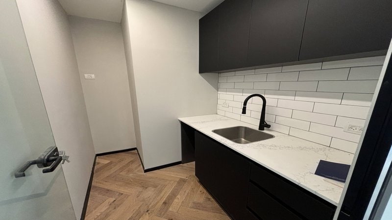 145 מר במגדל סקיי - מטבחון