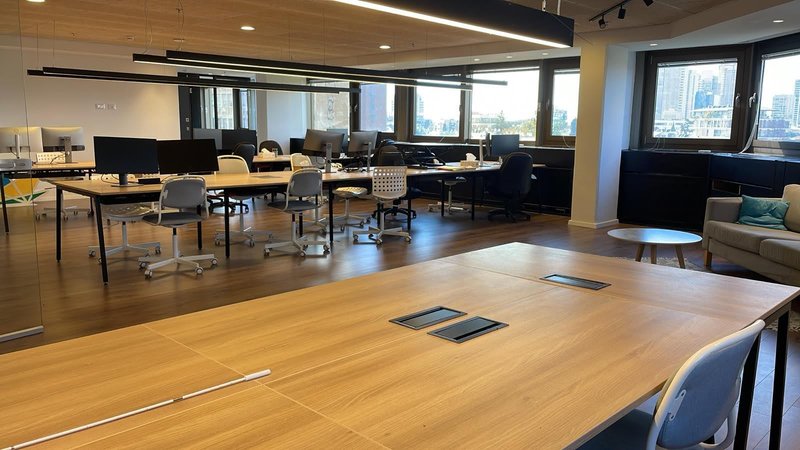 168 מר באזור שרונה - עמדות עבודה