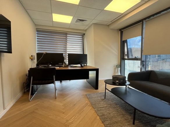 185 מר במגדלי אלון - חדר עבודה