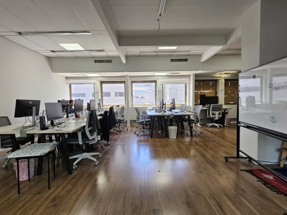 250 מר ברחוב החשמונאים - אופן ספייס