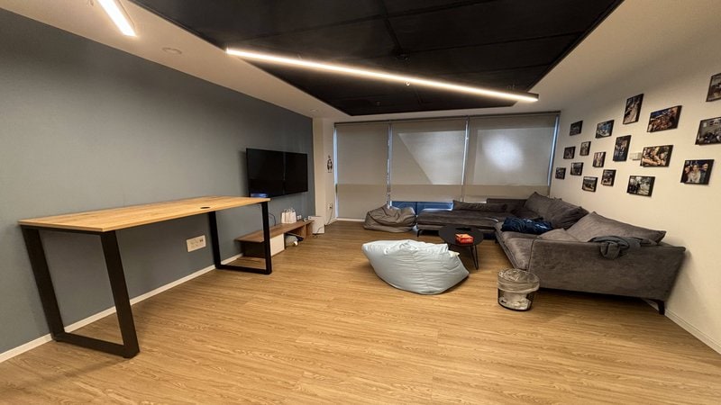 330 מר ביגאל אלון - לאונג'