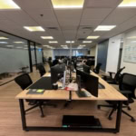 330 מר ביגאל אלון - עמדות עבודה