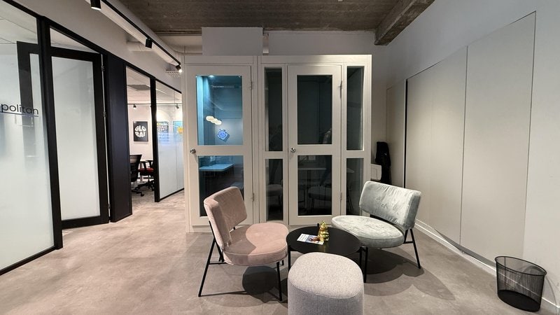 330 מר במגדל מילניום - לאונג'