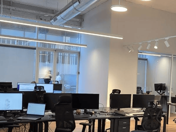 להשכרה ביגאל אלון - עמדות עבודה