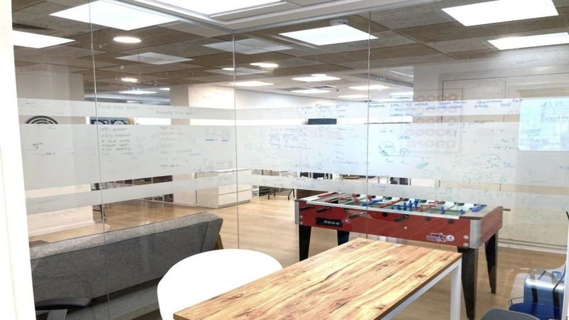 להשכרה במגדלי פז - פאן רום