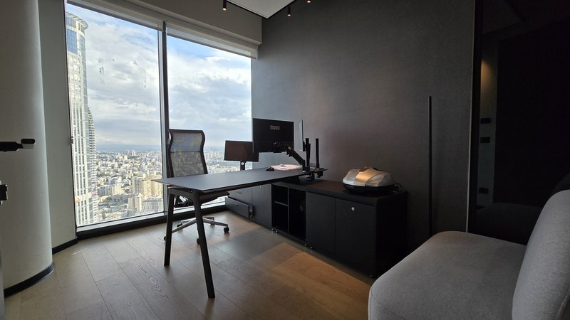 164 מר במגדל ספיר - חדר עבודה